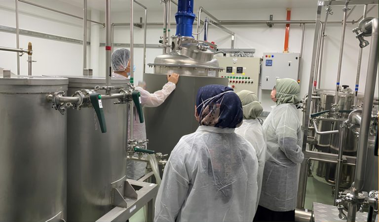 Bird's nest processing steps from farm to product